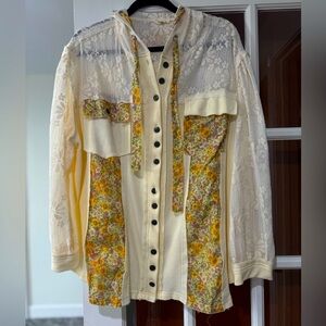 POL Cream and Floral Lace Button-Up Top.  Spring  Boho . Large